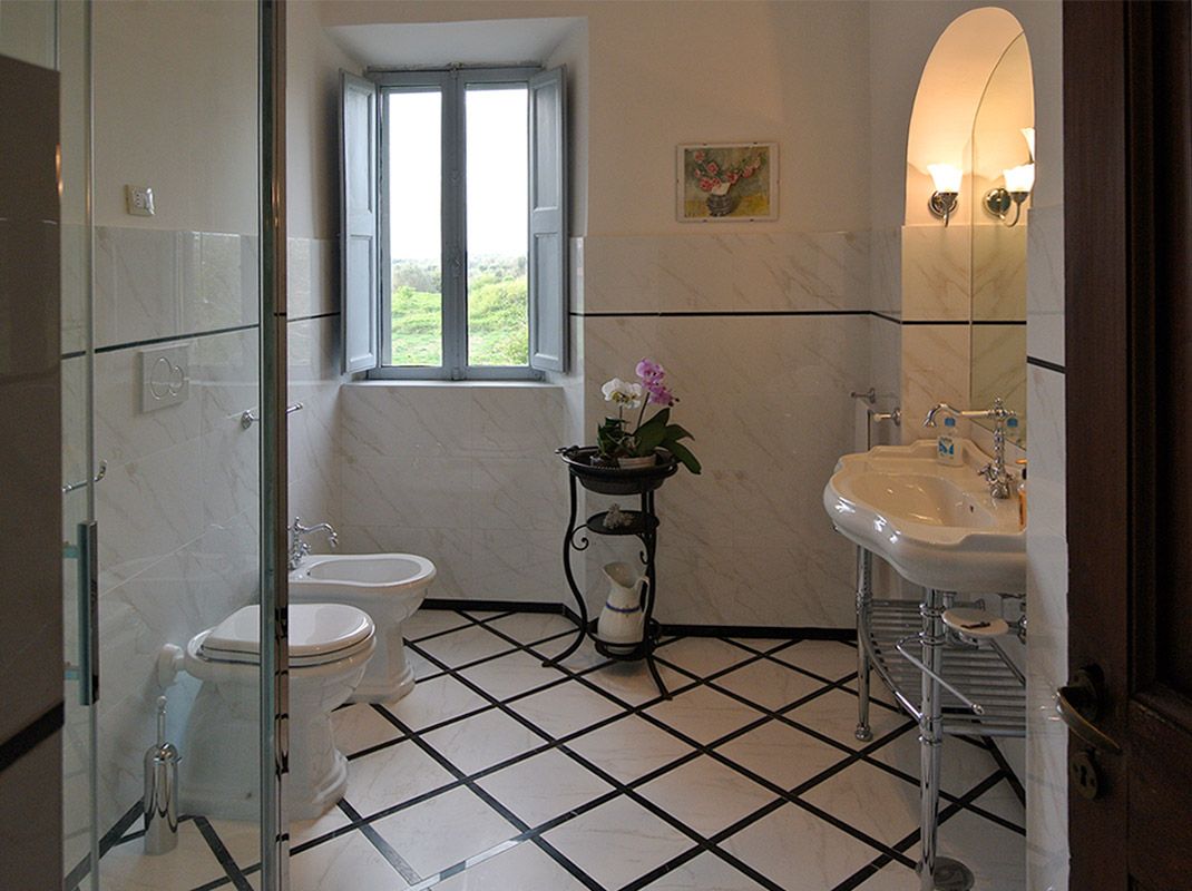 Bathroom, Villa, Farnese, Italy