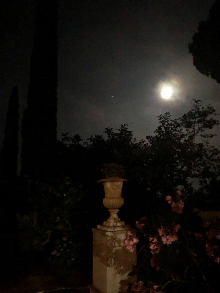 full-moon-villa Farnese, Italy